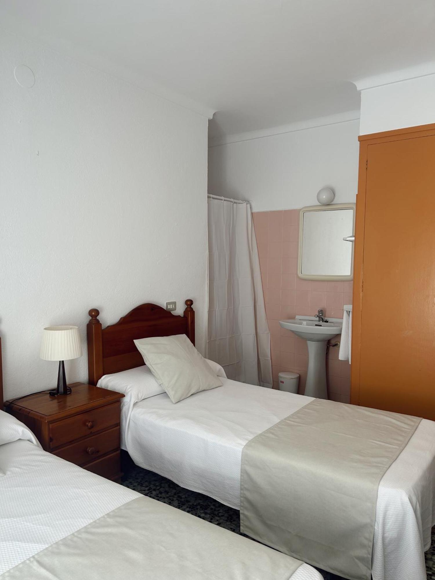 Hostal La Tina El Port De La Selva Luaran gambar
